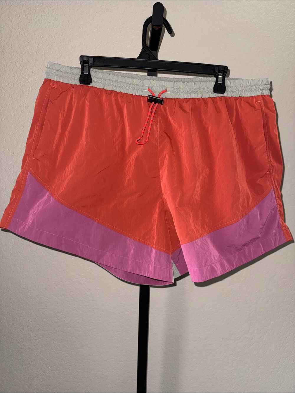 Lululemon Evergreen High Rose Shorts 4.5” size 14
